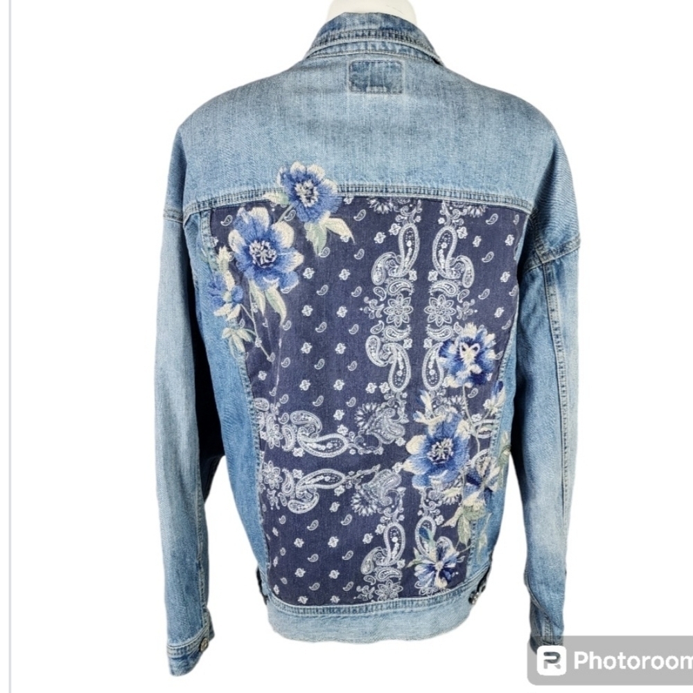 American Eagle Outfitters Boyfriend Embroidered Denim Jacket Light Wash Size S